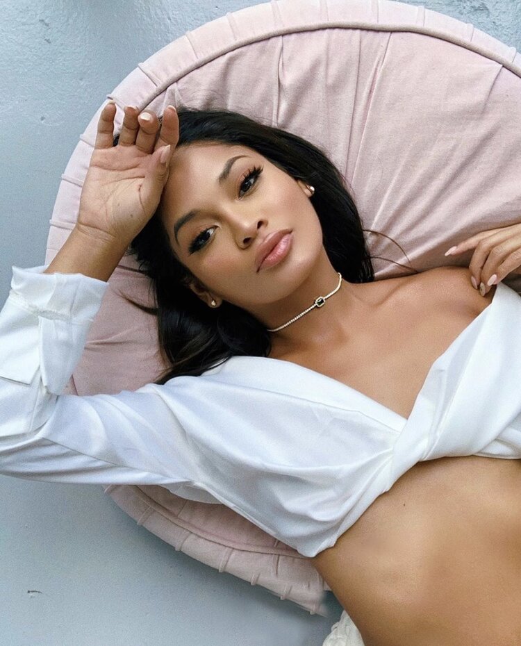 Kattya Heredia in our Emerald Brilliant Choker.