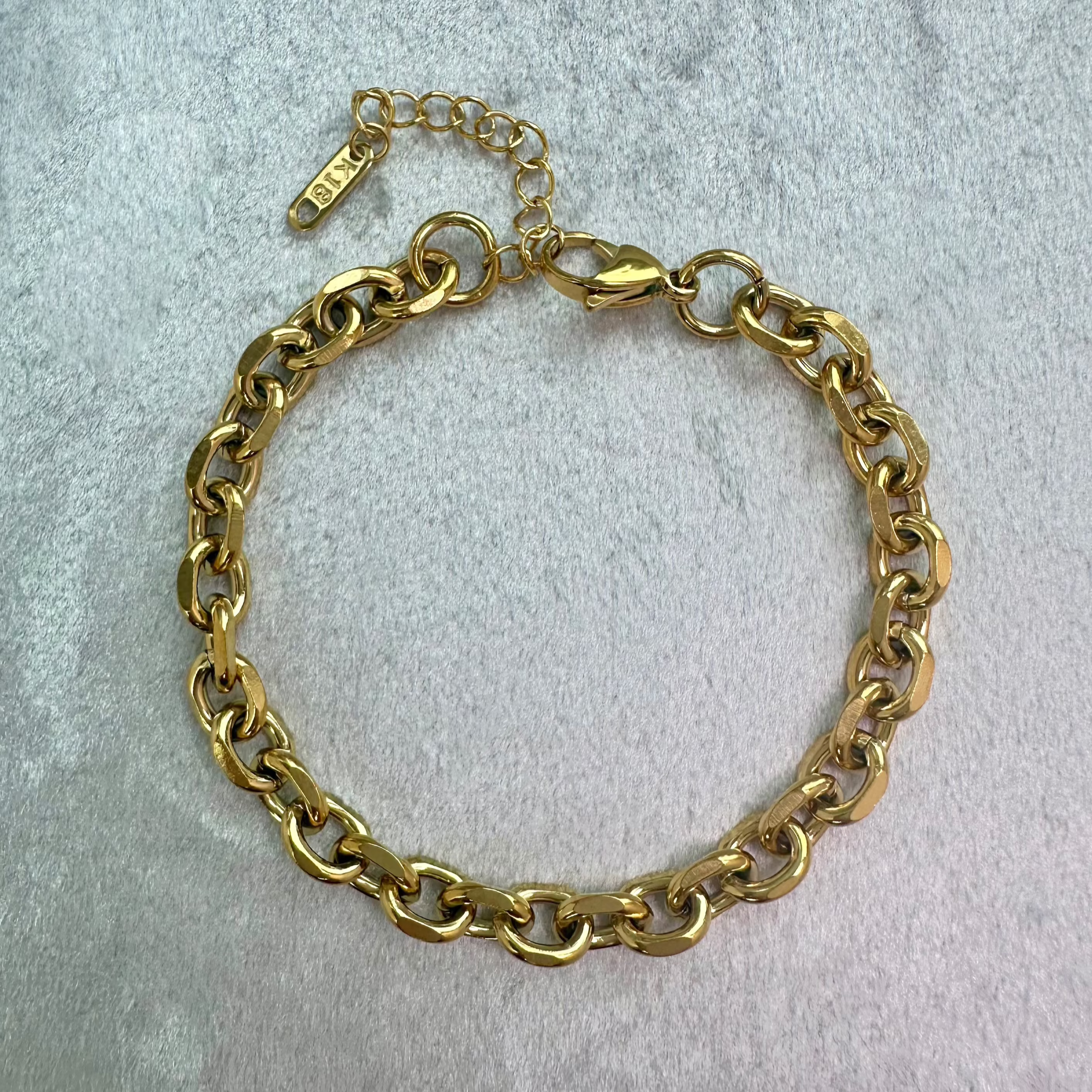 Hard Edge Oval Chain Bracelet