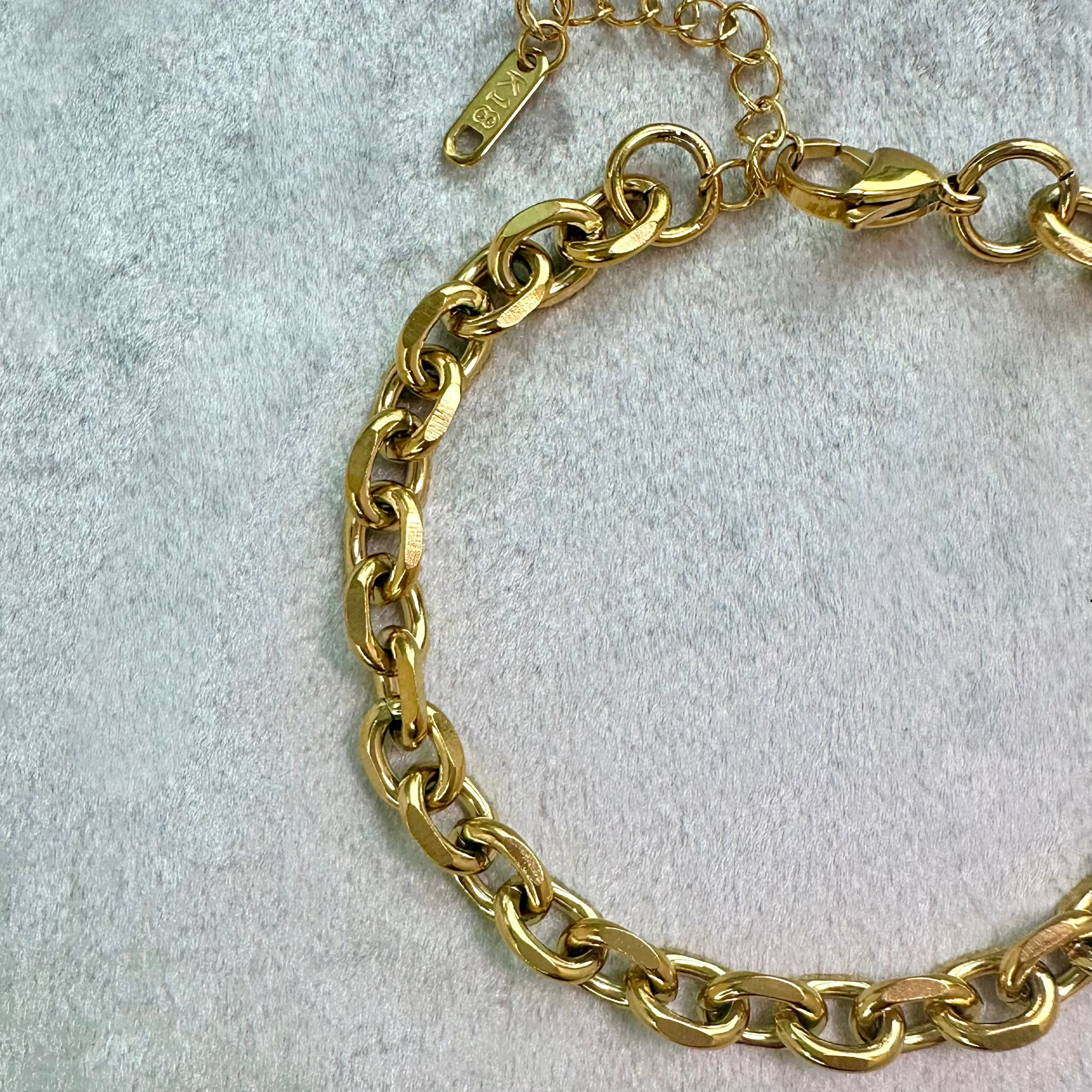 Hard Edge Oval Chain Bracelet