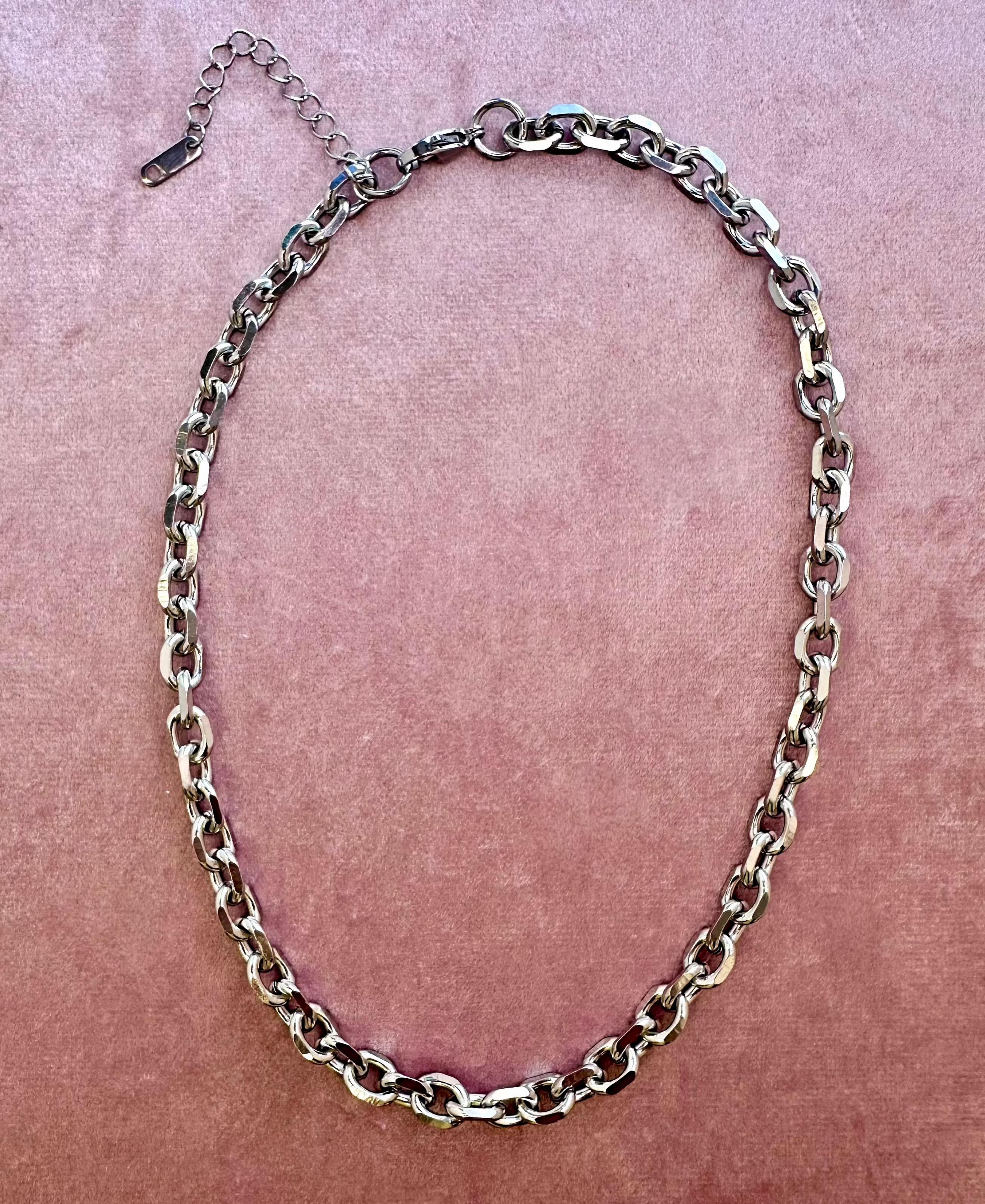 Hard Edge Oval Chain necklace