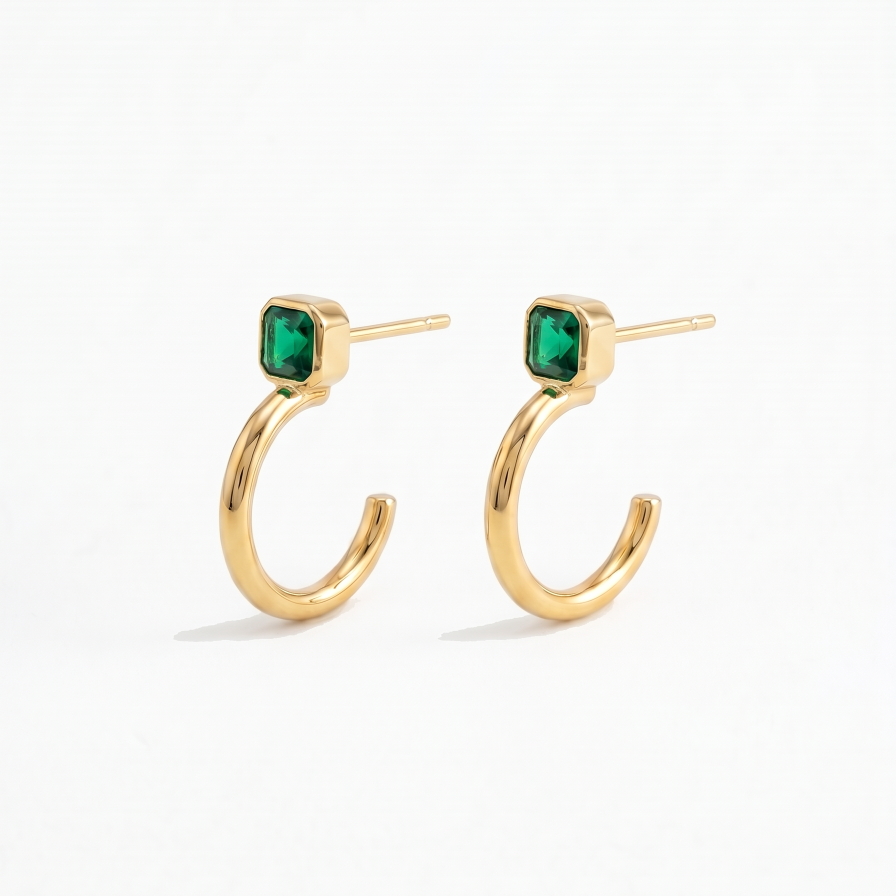 The Neve Hoop Earrings - Huggie