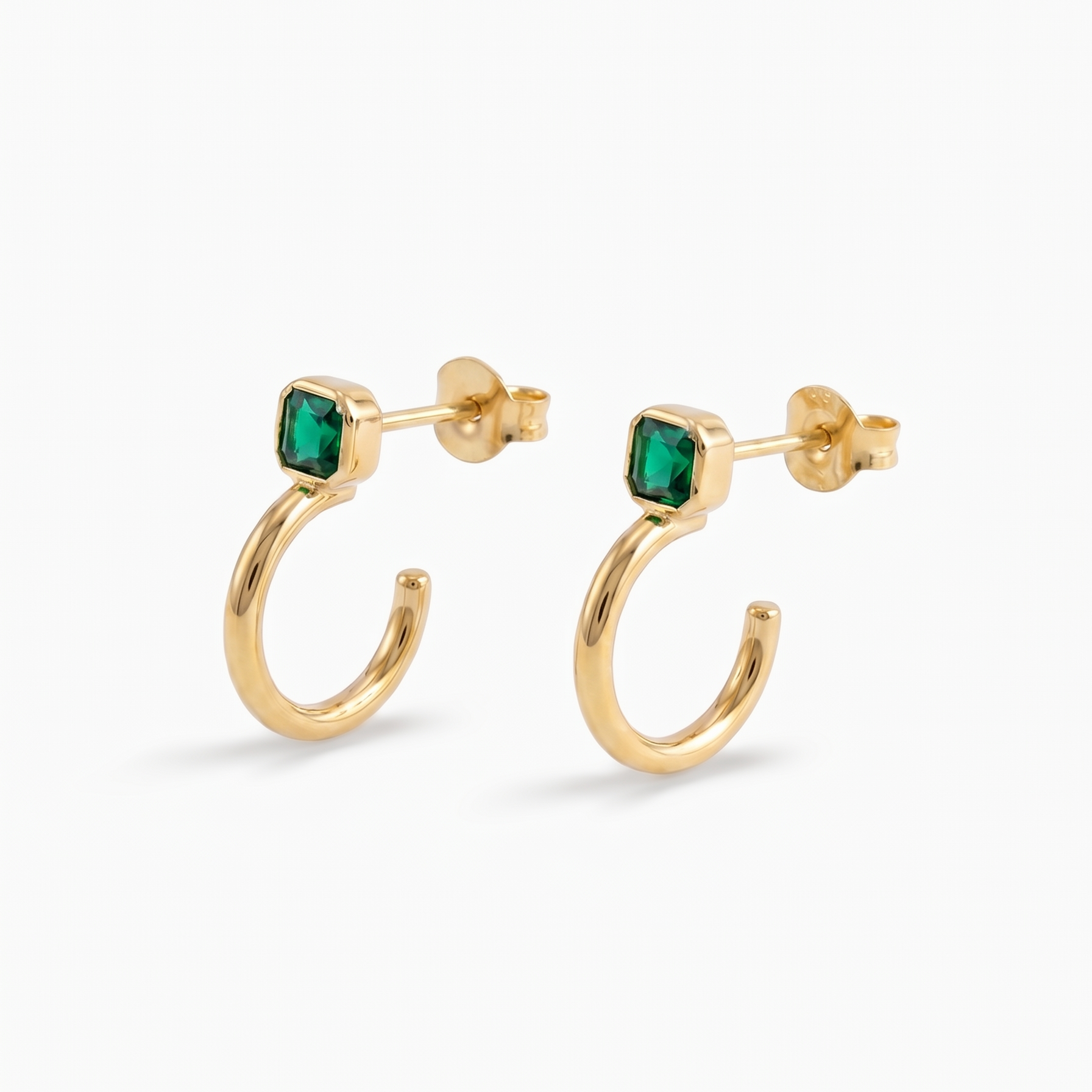 The Neve Hoop Earrings - Huggie