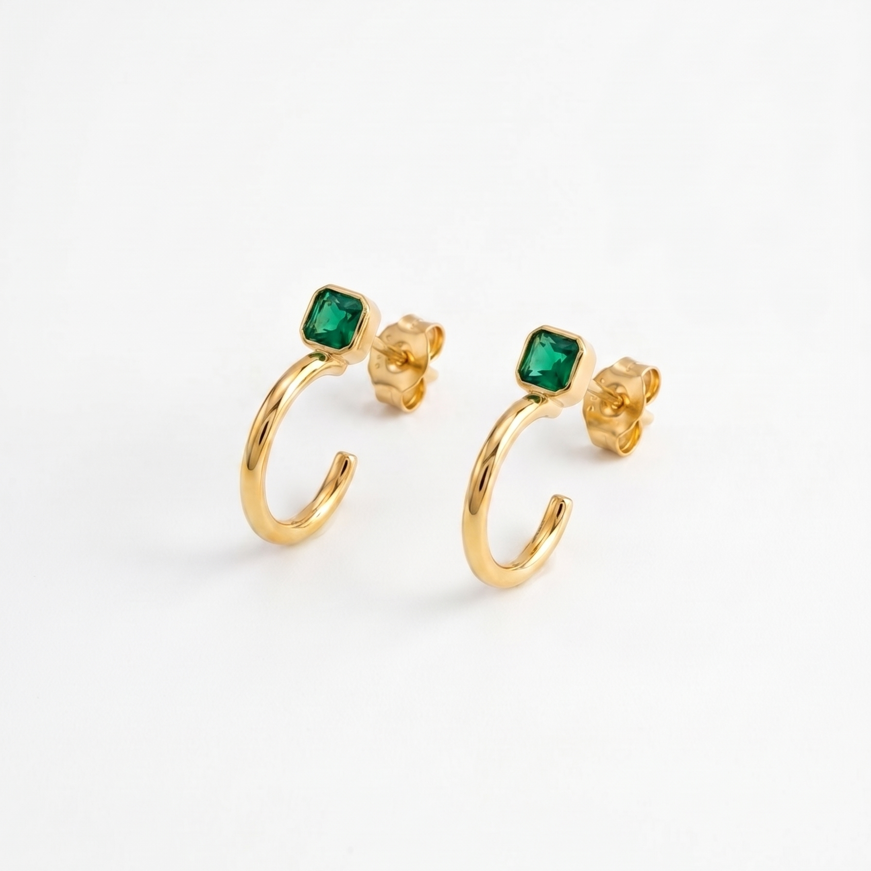 The Neve Hoop Earrings - Huggie